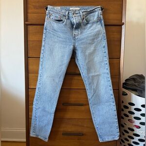 Levi’s Light Wash Wedgie Jean size 27
